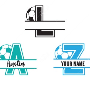 Peut inclure: Un ballon de football noir et blanc avec un poteau de but noir et une ligne blanche. Le mot "Austin" est écrit en noir sur une ligne blanche. Un ballon de football bleu avec un numéro 7 bleu et une ligne blanche. Les mots "Your Name" sont écrits en noir sur une ligne blanche.