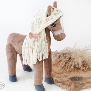 ITH embroidery file pony, 16x26