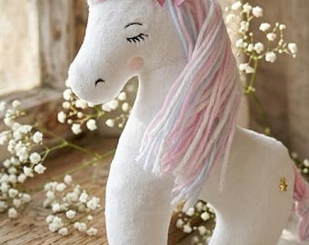 Archivo de bordado ITH caballo, unicornio 18x30, Annabell