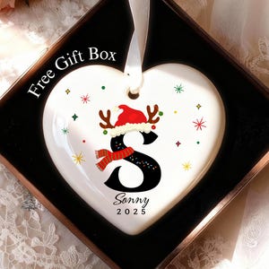 Ornamento con nome e lettera di Natale - Ornamento ricordo di famiglia 2025 - Ornamento monogramma iniziale personalizzato - Decorazione iniziale - Decorazione per albero