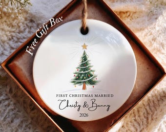 Personalisierte Weihnachtskugel zum ersten gemeinsamen Weihnachtsfest, Geschenk für Frischvermählte, Keramik