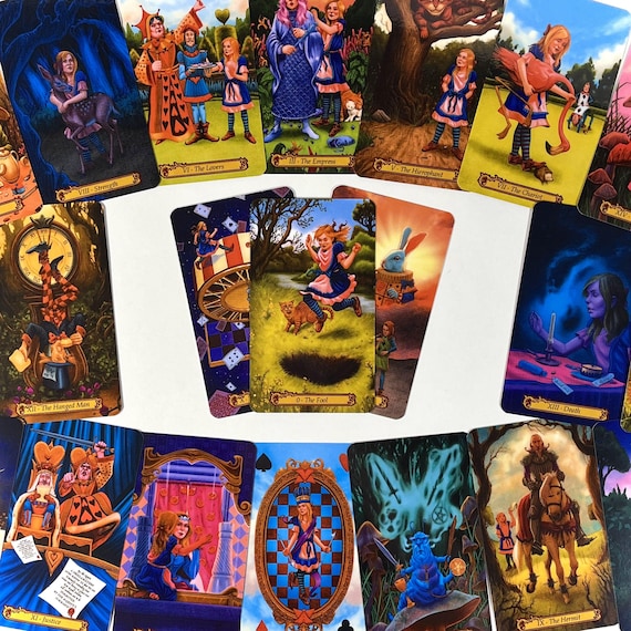 ★ カード未開封　レア　旧版　WONDERLAND TALOT DECK Tarot in Wonderland Cards Deck - Borderless, Premium Quality