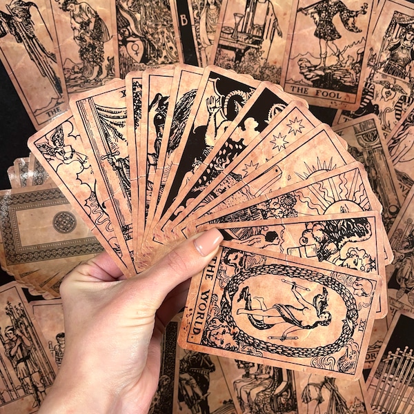 78 Card Tarot Deck with Guidebook: Classic Divination Cards