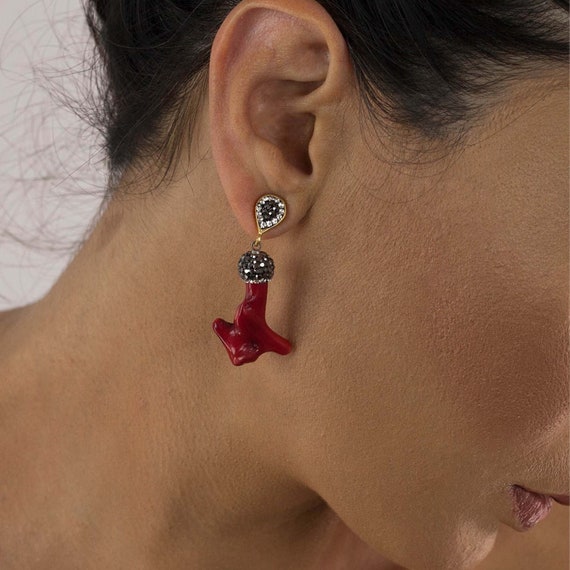Boucles D'oreilles Pendantes En Plaqué Or, Avec Zircons Transparents Et Rouges - Très Chic !