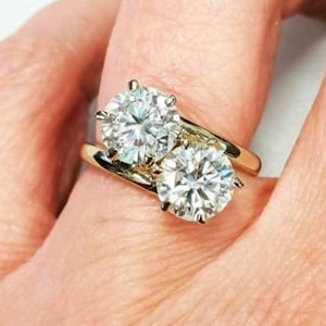 Round Moissanite Diamond Engagement Ring,Bypass Shank Toi Et Moi Ring, Two Stone Wedding Ring, Valentine's Gift Ring, Women's Christmas Ring