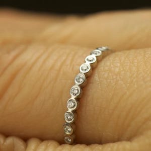 Volledige eeuwigheid bruiloft stapelbare band, ronde Moissanite diamanten ring set band, minimalistische delicate band voor vrouwen, Moederdag cadeau ring