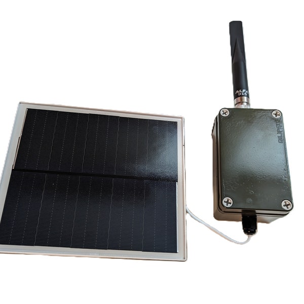 Outdoor Meshtastic LoRa Node with Solar Panel and Antenna