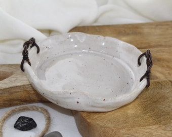 Soap dish with handle
