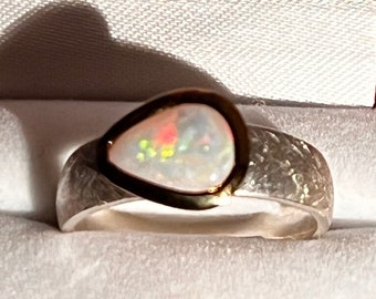 Edelopal Pfirsichtropfen Ring in Silber mit vergoldeter Fassung