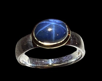 Saphir Glänzender Stern von Sri Lanka Ring in Silber mit vergoldeter Fassung
