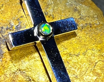 Sterlingsilber Kreuz mit natürlichem Schwarzopal 18kt Goldvermeilfassung  deutsche Handwerksqualität