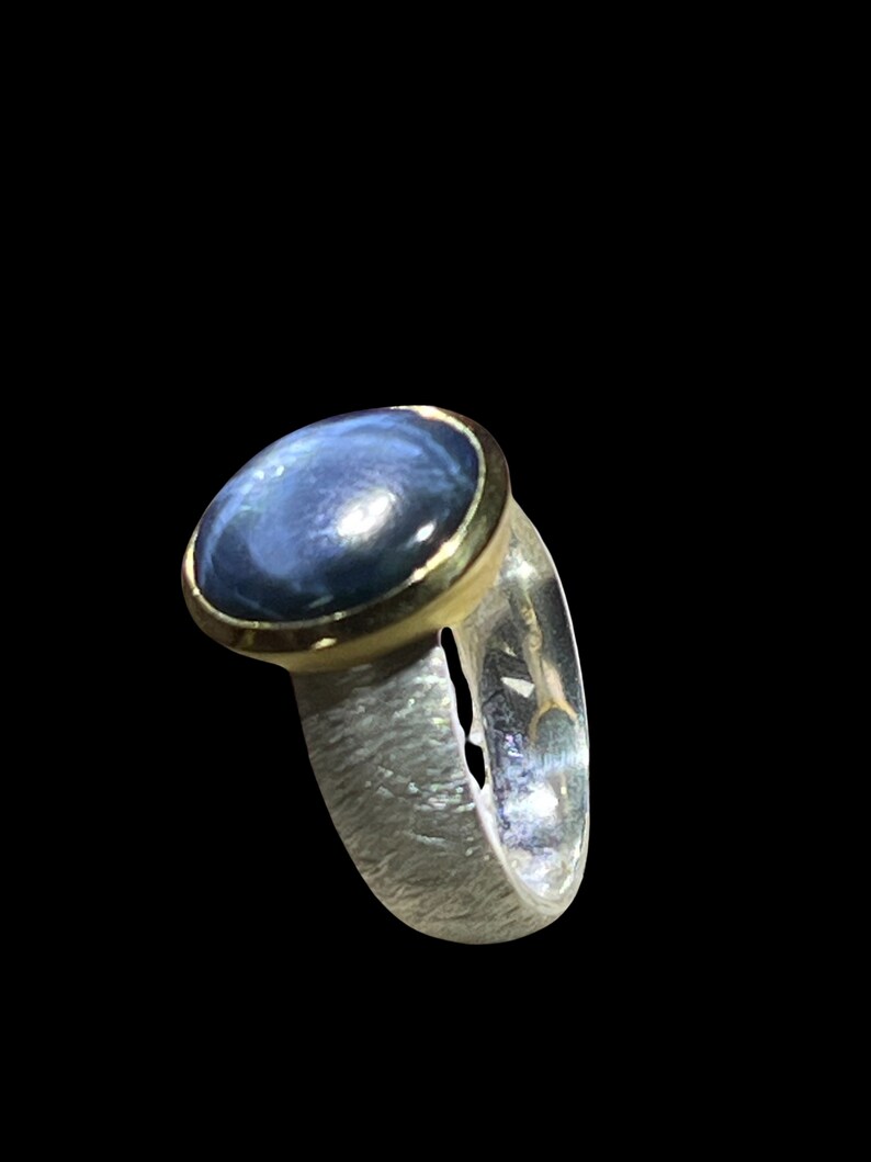 Superflacher Sternsaphir Ring in Silber mit vergoldeter Fassung Bild 7
