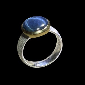 Superflacher Sternsaphir Ring in Silber mit vergoldeter Fassung Bild 5