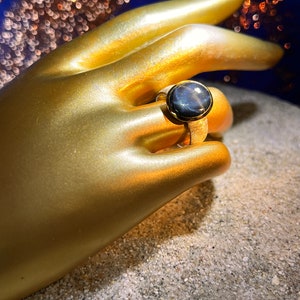 Superflacher Sternsaphir Ring in Silber mit vergoldeter Fassung Bild 6