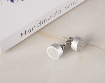 Örhängen i betong med aluminiumring för mors dag-present i unik design OOAK / Present till henne