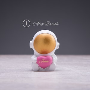 Cute astronaut ceramic with custom engraved name on the heart. Sculptured spaceman figurine  - astronaut sculpture - boyfriend gift