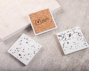 Sous-bocks blancs, sous-bocks carrés en terrazzo, décoration de table en béton unique, cadeau pour lui, décoration de cuisine, sous-bocks en ciment, sous-bocks en céramique liège