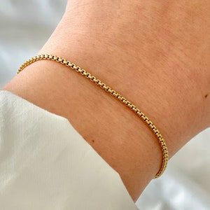 Venetian link shop bracelet gold