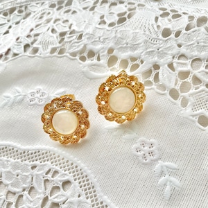 Floral Classic Vintage Elegant Earring Stud | White Gold Marble Style | Shining Marble