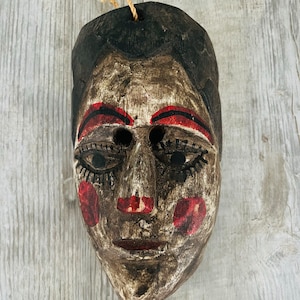 Patricia Patrona Wooden Mask / Guatemalan / Vintage / Mayan Art / Hand Carved Hand Painted / Wall Hanging / Wall Art / Folk Art