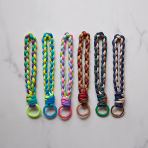 Customized Paracord Hand Knit Keychain/ Wristband Keychain
