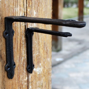 Cast Iron Shelf Brackets/ 2 PCS.