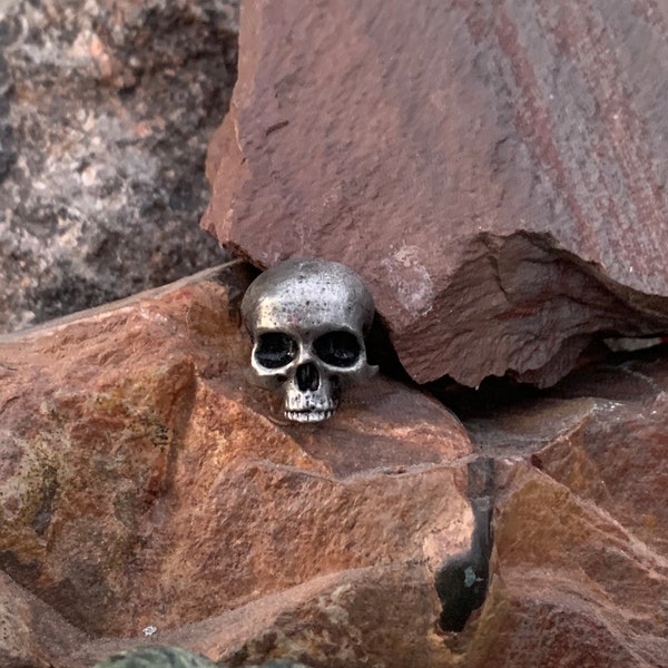 Skull pin