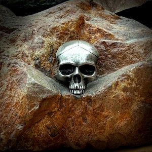 Skull pin.  Three sizes Small, Medium and Large Pewter badge