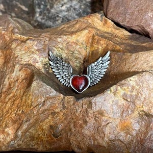 Winged Heart Aufnäher - Flügel angehoben