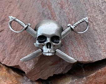 Skull and cutlass badge