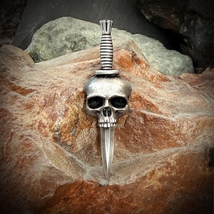 Skull and Dagger badge /pin
