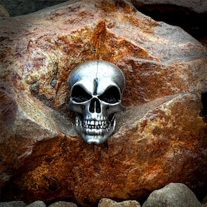 Full Skull pin