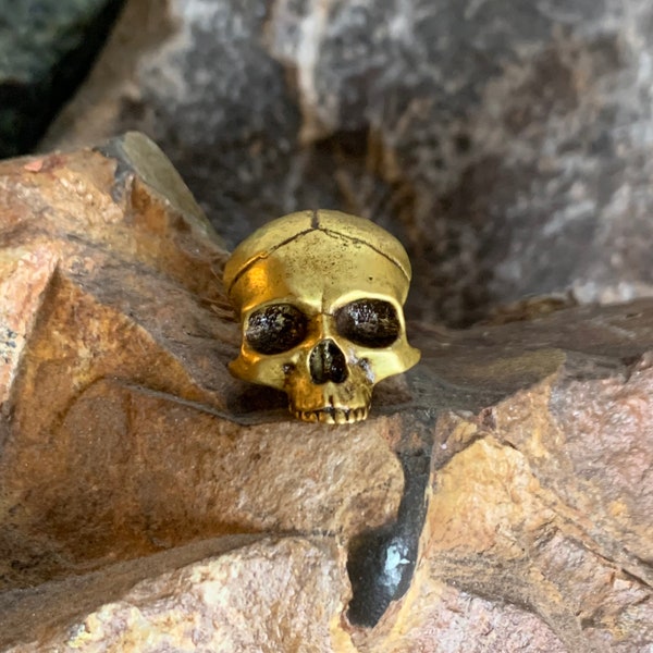 Vergoldeter Totenkopf Pin