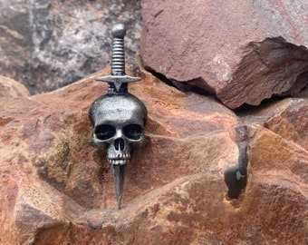 Skull and Dagger Anstecker /Anstecker