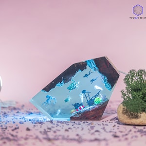 Turtles Coral Diver Epoxy Resin Night Light - Sea Creatures, Coral Beauty, Marine Life Glow, Unique Gift for Ocean Lovers, Ocean Resin Lamp