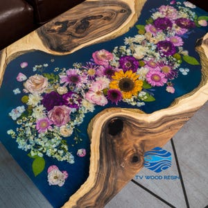 Premium Epoxy Blumentisch, zeitlose Schönheit, exquisites Design, passen Sie mit Ihren Lieblingsblumen an, schaffen Sie ein Statement für Ihr Zuhause.