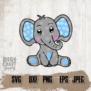 Puede incluir: Un lindo elefante gris de dibujos animados con orejas azules con lunares y pies azules. El elefante está sentado con la trompa enroscada.