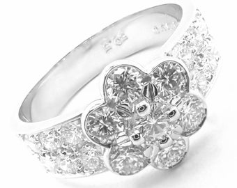 Authentic! Van Cleef and Arpels Platinum Diamond Fleurette Flower Ring
