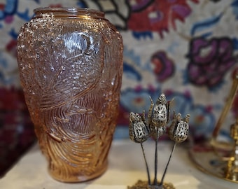 Vase Indiana Glass Tiara "Empress Peacock" vase in a pink to peach color. 10 inches