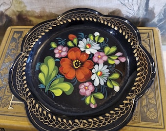 VTG Russian Hand Painted Folk Art 7” Metal Tole Plate Wavy Edge Floral
