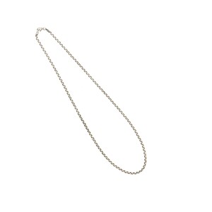K&ouml;nnte beinhalten: Eine silberfarbene Halskette mit filigranem Kettendesign. Die Halskette wird vor einem wei&szlig;en Hintergrund pr&auml;sentiert, der ihre schlichte Eleganz hervorhebt. Die Kette besteht aus kleinen, miteinander verbundenen Gliedern.