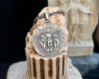 Zilveren hanger Griekse munt: ketting Three Graces Goddess Mythology