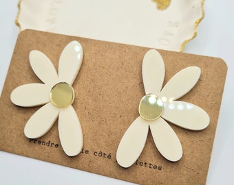 Maggy Maxi Acrylic Daisies Earrings