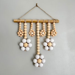 Daisy Flower Wall Decor / Wood Bead Wall Hanging / Flower Nursery Girls Room Wall Decor / Boho Daisy Flower Wall Art