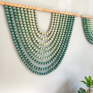 Tapisserie murale bohème en perles de bois ombrées