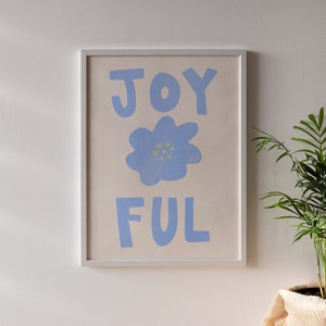 Typografie 'Joyful' Wall Art Pastelblauwe Bloem AFDRUKBARE Mid Century Modern, minimalistisch Home Decor Leuke Happy Kids-esthetiek afbeelding 4