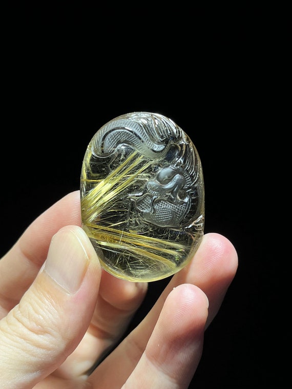 ゴールデンルチルクォーツドラゴンペンダントネックレス、手彫りの宝石