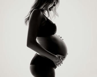 The Pregnancy Glow — A Romantic Visual Experience