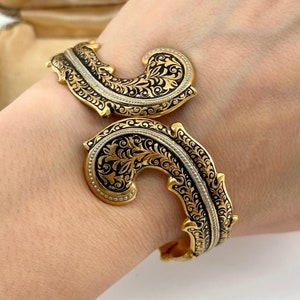 Bracelet vintage damasquiné espagnol : jonc à pince Toledo en or 22 carats