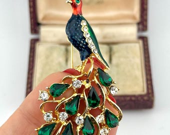 A&S WWF, the Attwood Collection, Toucan Brooch - Etsy